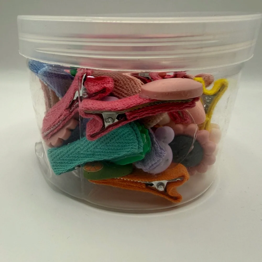 1 jar of small cute hair clips NiP